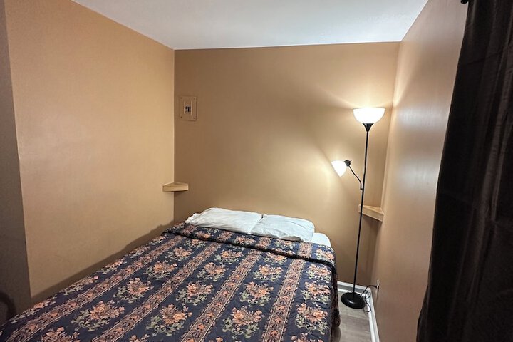 Standard Single Queen Bed (2 of 6)