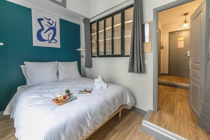 Room 33 of 185