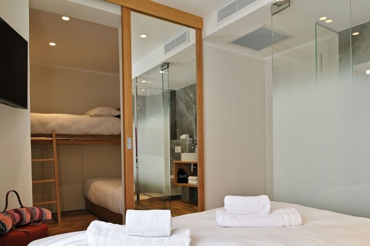Room 20 of 62