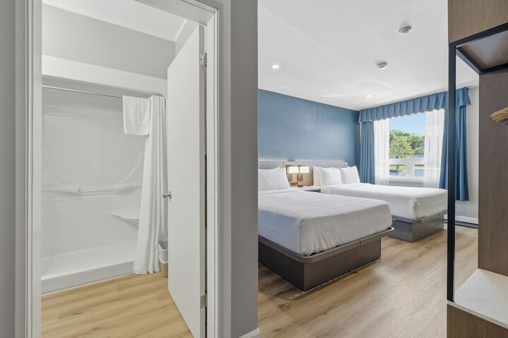 Room 28 of 65