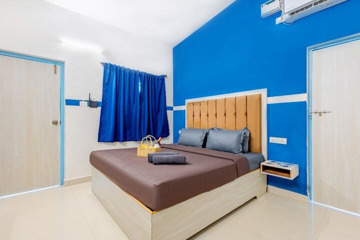 Room 8 of 11