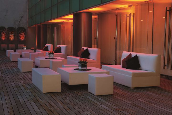 Lounge 37 of 55