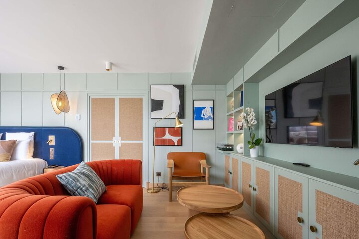 Room 42 of 132