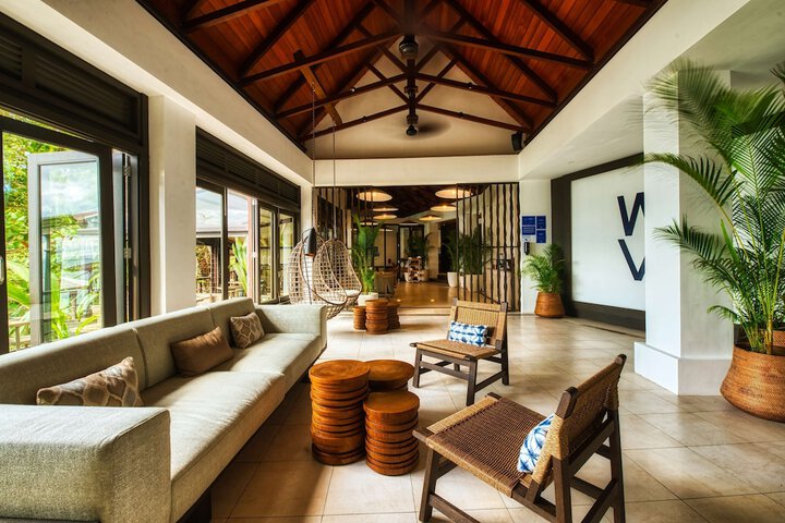 Entrance & Lobby