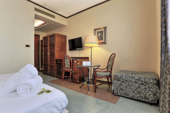 Room 3 of 91