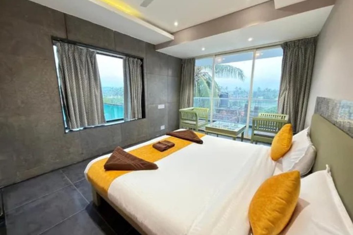 Room 13 of 27
