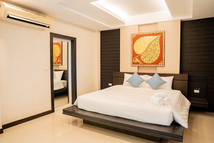 Room 4 of 10