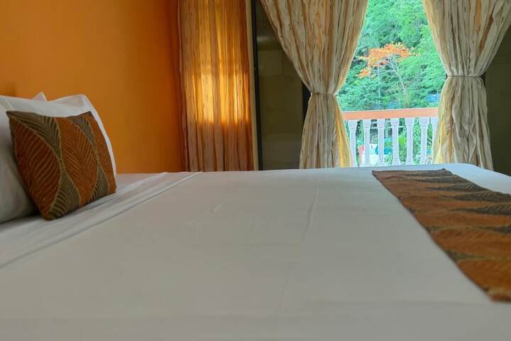 Room 10 of 38