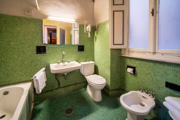 Room 42 of 65
