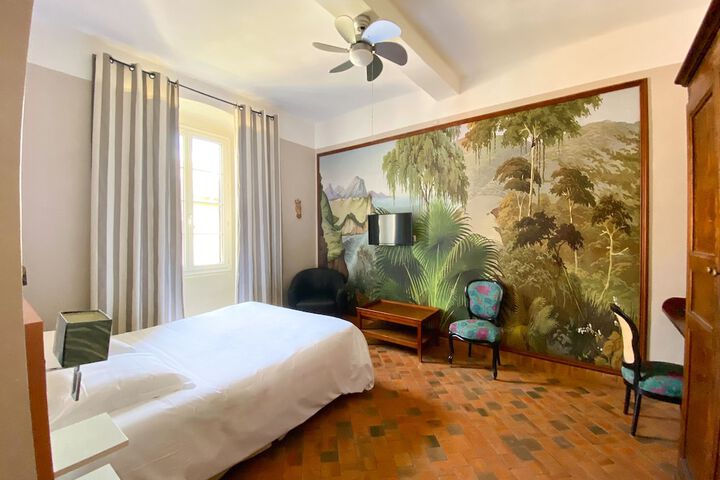 Room 21 of 107