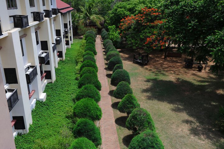 Hotel Exterior 58 of 61