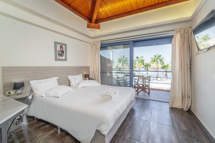 Room 4 of 25