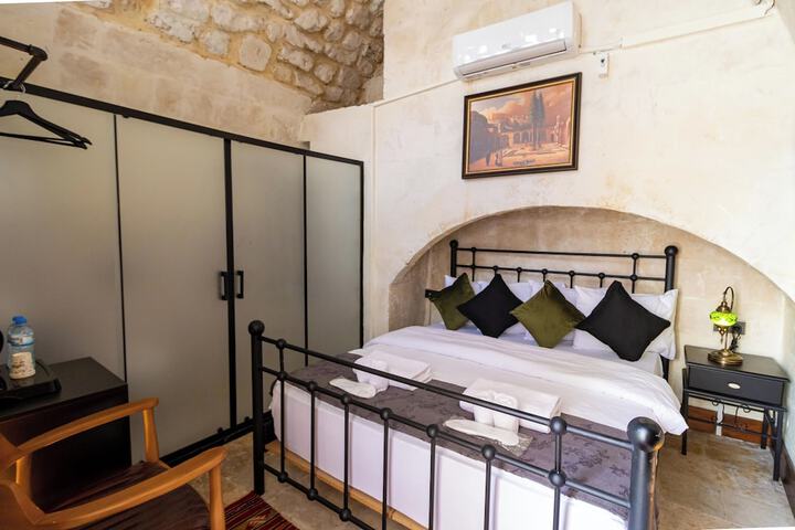 Room 6 of 22