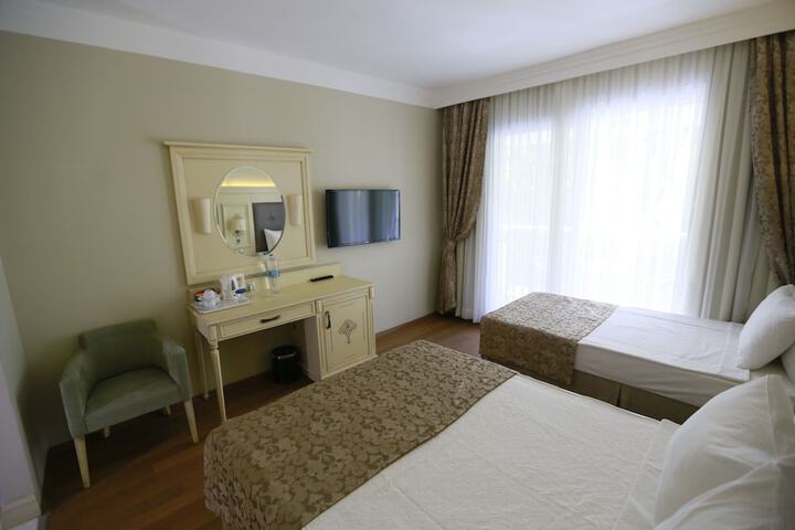 Room 12 of 32