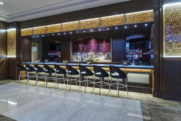 Lounge 67 of 79
