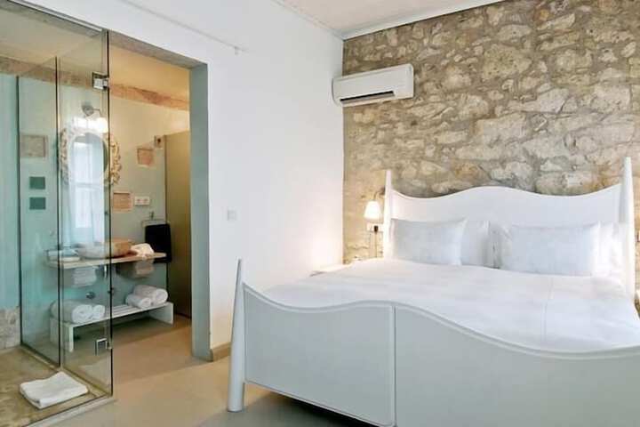 Room 2 of 40
