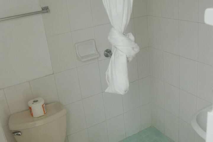 Room 12 of 110