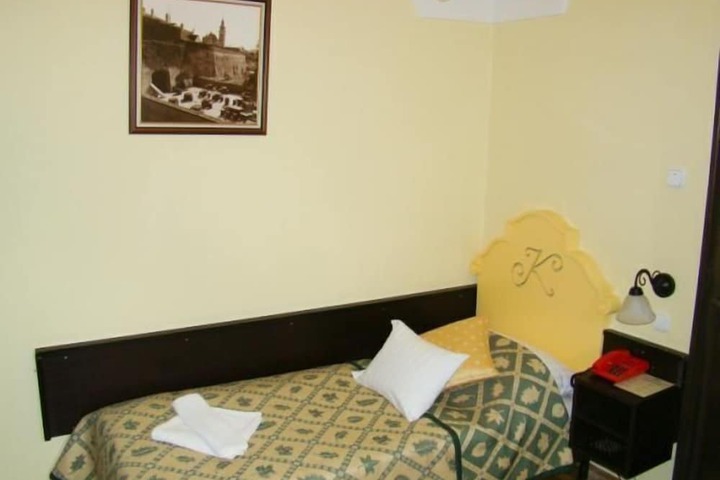 Room 28 of 67