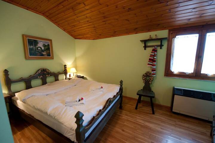 Room 4 of 70