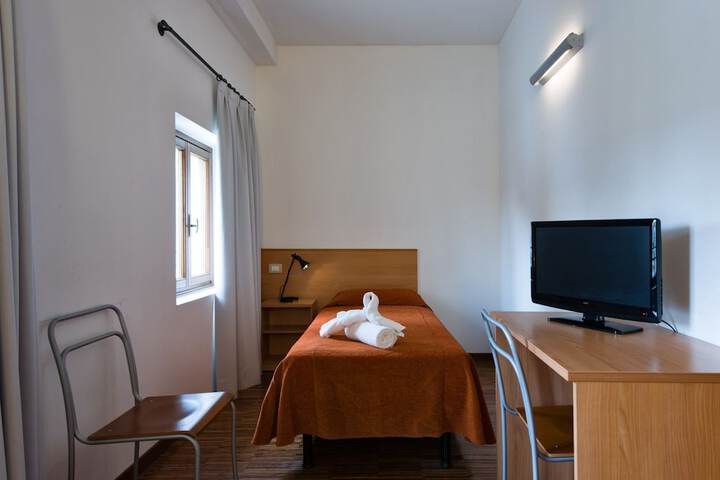 Room 6 of 82