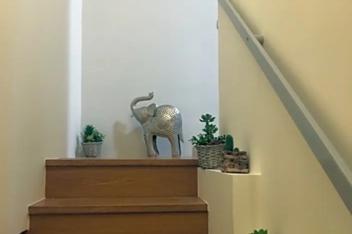 Room 10 of 14