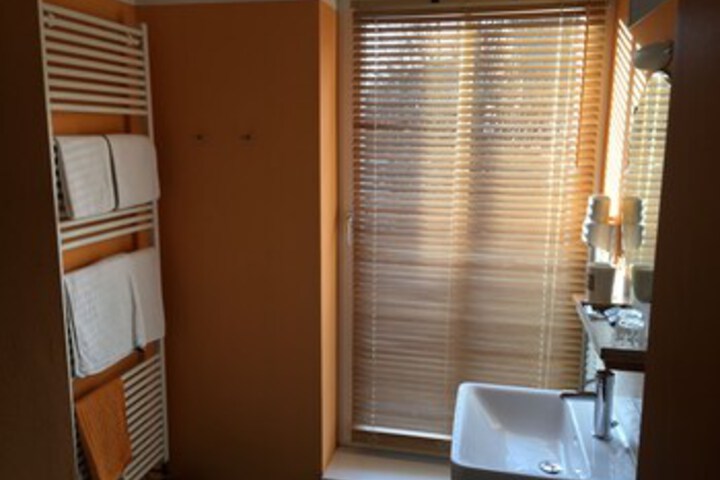 Room 2 of 15