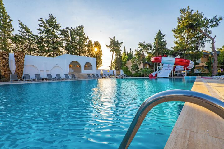 Pool 73 of 209