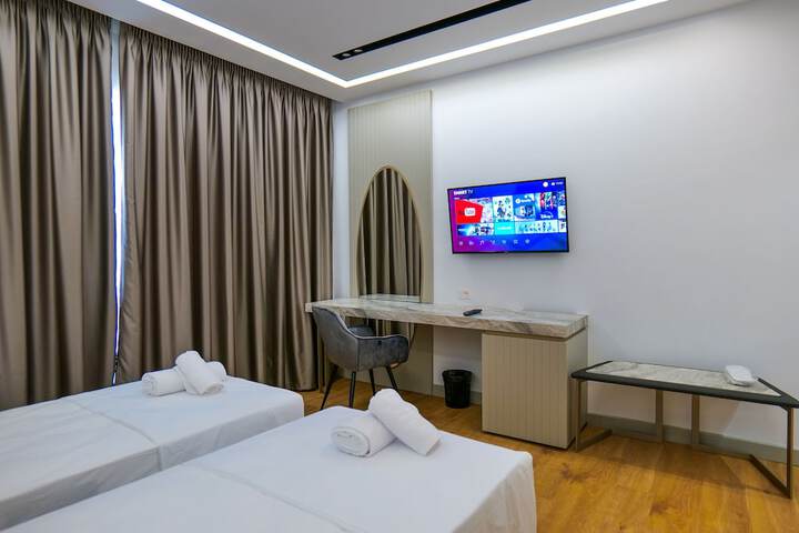 Room 18 of 102