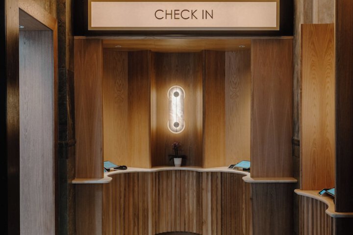 Check-in/check-out kiosk