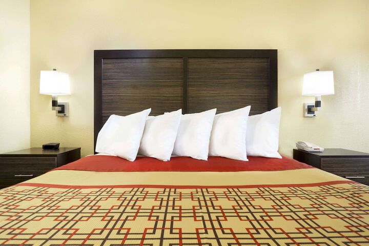 1 King Bed Accessible (8 of 8)