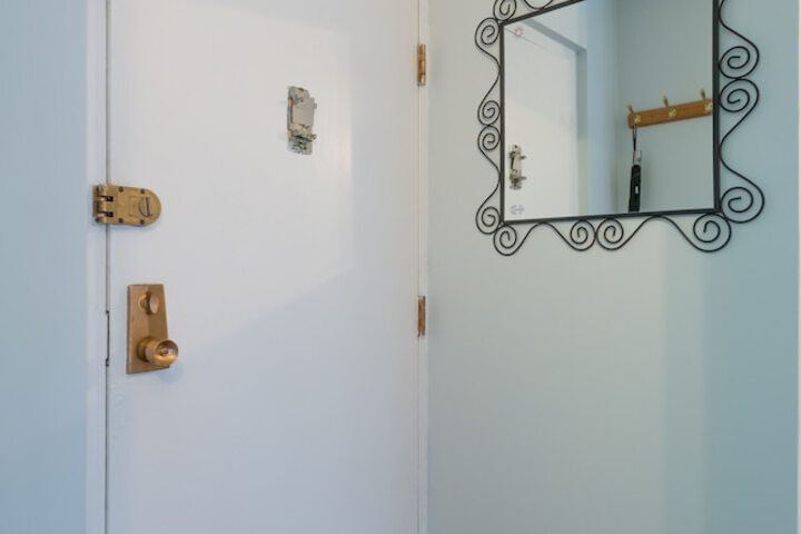 Room 4 of 27