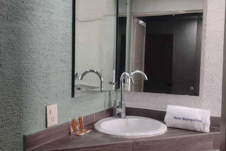 Room 8 of 11