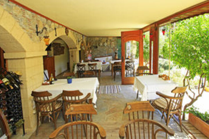Dining 18 of 78