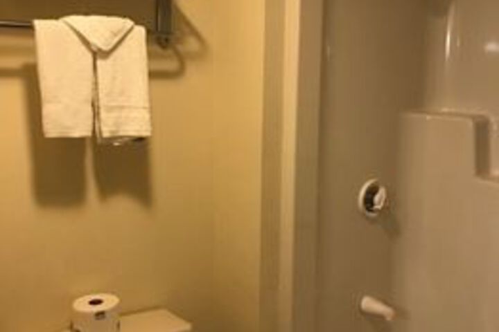 Room 3 of 28