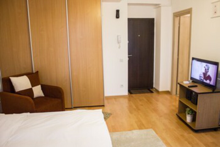 Room 6 of 14