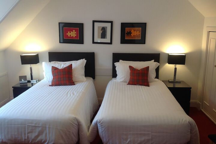 Room 7 of 37