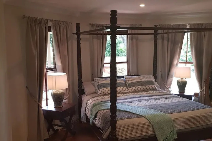 Room 6 of 9