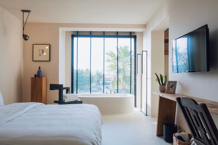 Room 19 of 190
