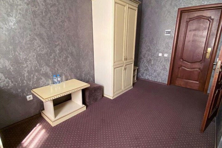 Room 14 of 42