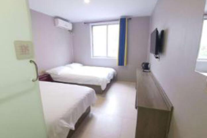 Room 6 of 7