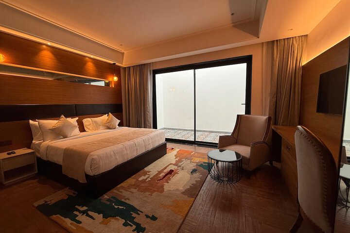 Room 4 of 13