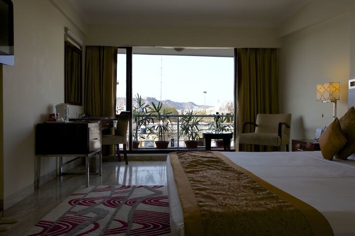 Room 9 of 43