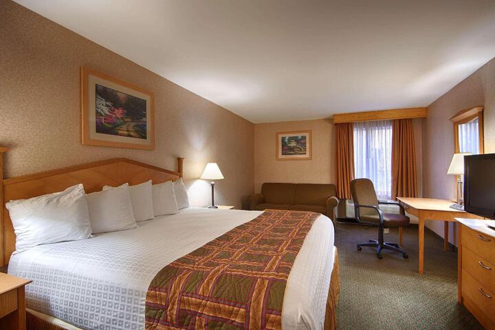 1 King Bed High Speed Internet Accessible Jacuzzi Microwave and Refrigerator Continenta (5 of 20)