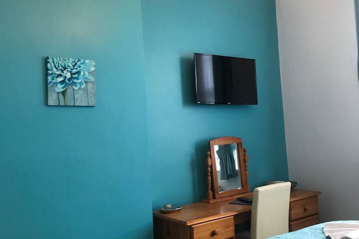 Room 6 of 40