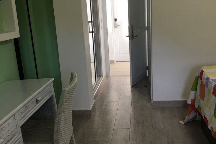 Room 12 of 76