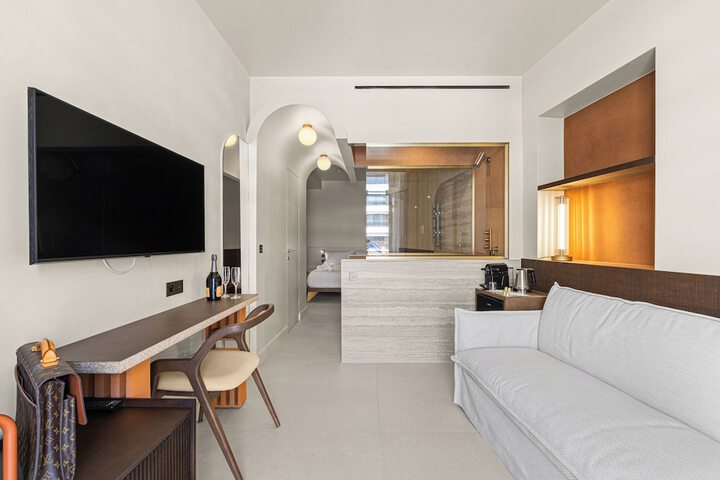Room 72 of 102