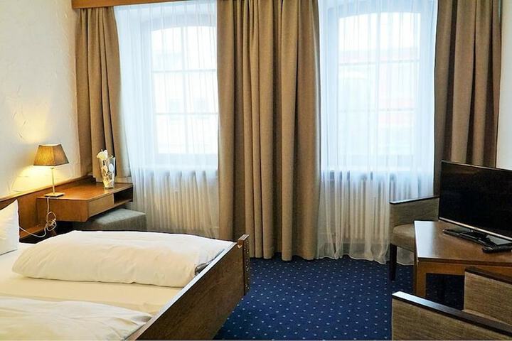 Room 3 of 25
