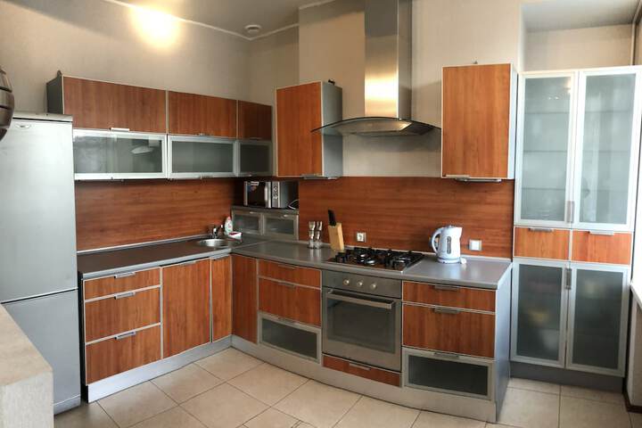 Room 4 of 16