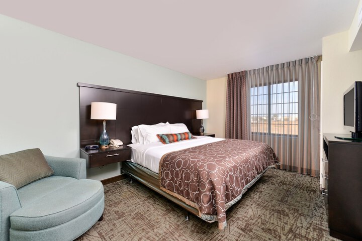 1 Queen 1 Bedroom Suite Comm Mobility Accessible (24 of 39)