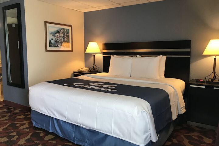 1 King Bed (12 of 14)